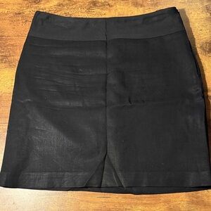 Banana Republic Black Women's Skirt. Size 4 stretch. EUC.